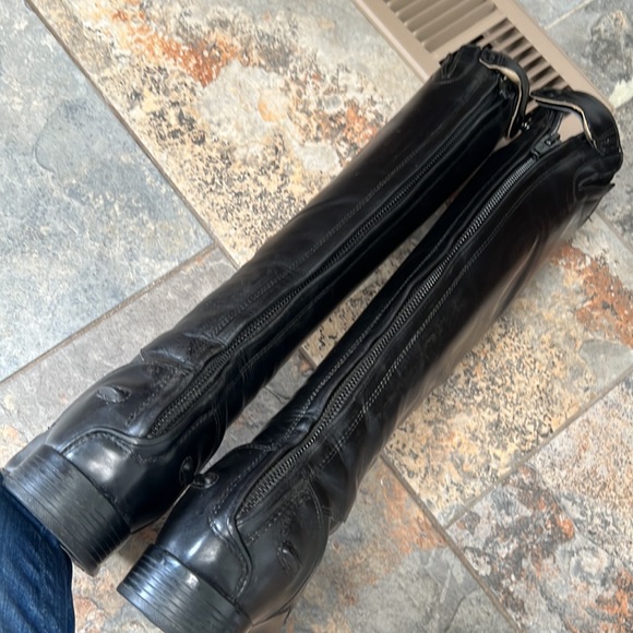 Ariat riding boots, medium height, size 7, regular calf - Picture 7 of 11